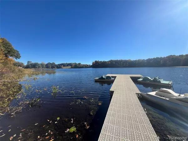 Brighton, MI 48114 8729,1337 Osborn Lake Drive