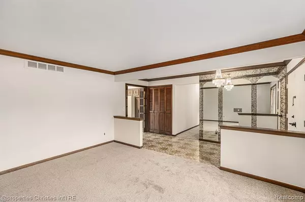 Clinton Township, MI 48036 4020,38638 Santa Barbara Street
