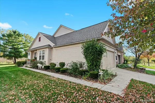 Grand Blanc, MI 48439 9629,5352 Pine Needle Drive