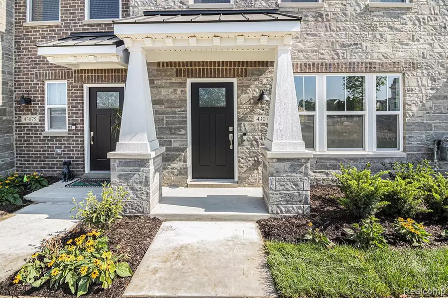 43071 Atwood Avenue, Novi, MI 48375