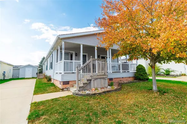 South Lyon, MI 48178 6608,11160 Chestnut Run Court