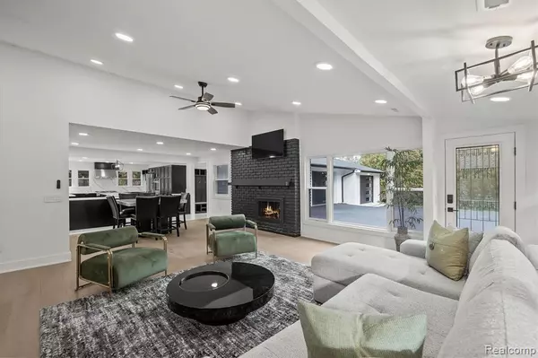 Bloomfield Hills, MI 48302 2327,4535 Grindley Court