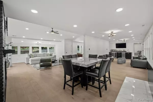 Bloomfield Hills, MI 48302 2327,4535 Grindley Court