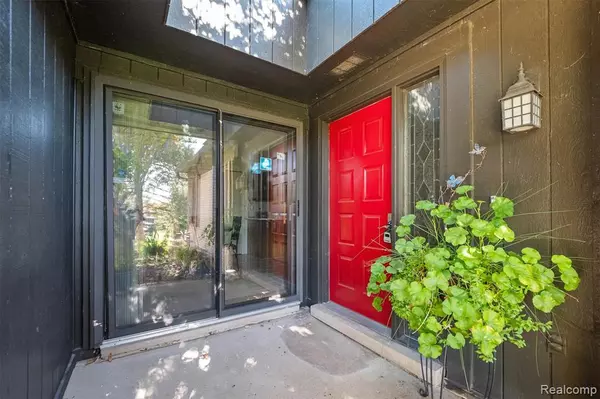 Bloomfield Hills, MI 48302 1665,4297 Wabeek Lake Drive