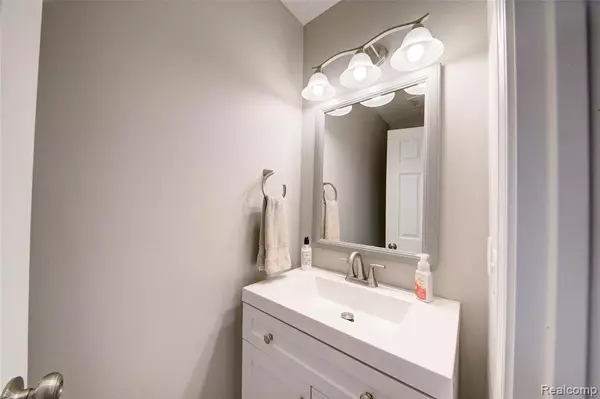 Novi, MI 48377 1517,31232 Columbia Drive