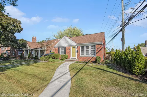 Grosse Pointe Woods, MI 48236 1710,1828 Lochmoor Boulevard