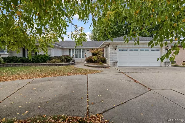 Clinton Township, MI 48036 1794,38219 Santa Anna Street