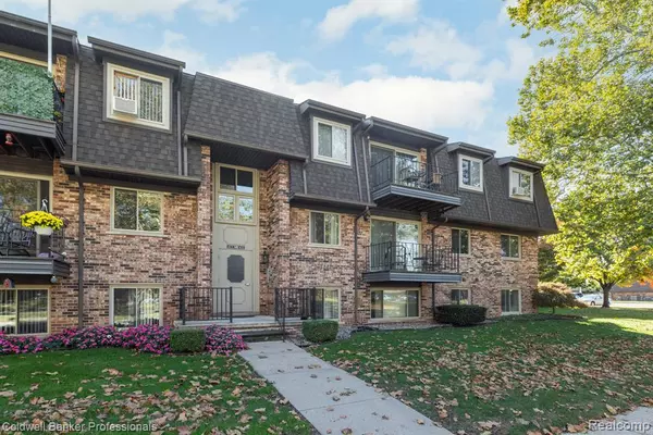 425 Riviera Drive, Saint Clair Shores, MI 48080 1544