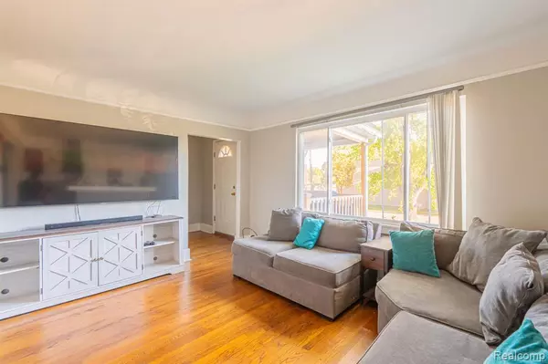 Allen Park, MI 48101 2653,14917 Cleophus Avenue