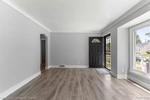 Detroit, MI 48219 2802,18231 Stahelin Avenue