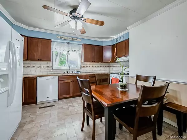 Dearborn Heights, MI 48125 3230,4656 Edgewood Street
