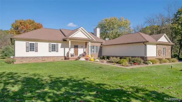 White Lake, MI 48383 1199,6090 Raphael Court