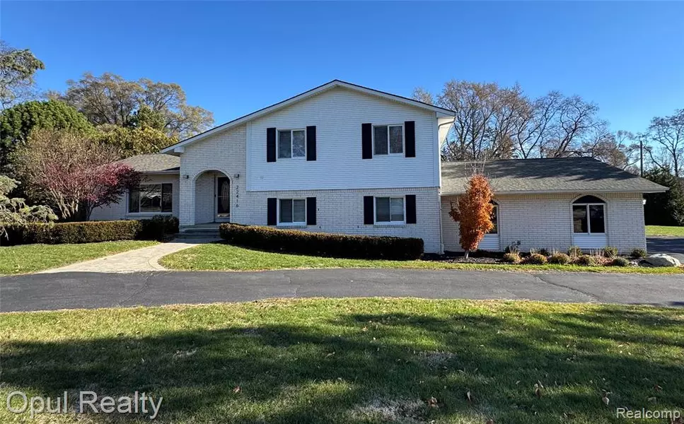 22416 Heathersett Crescent, Farmington Hills, MI 48335 3842