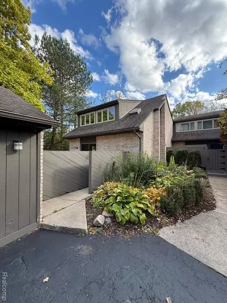 41350 N Woodward Avenue, Bloomfield Hills, MI 48304 5135