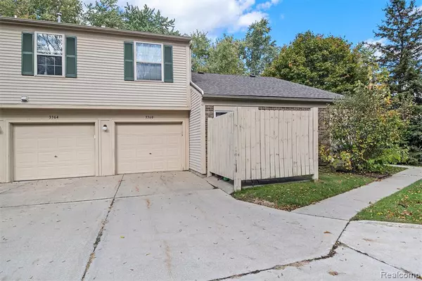 Lake Orion, MI 48359 2075,3360 Gingell Drive