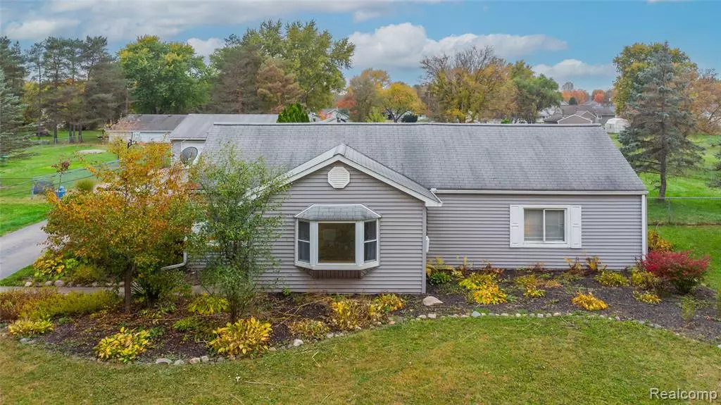 3365 Eastdale Drive, Flint, MI 48506 2201