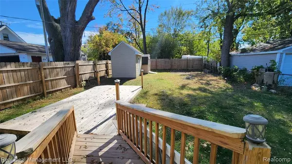 Pontiac, MI 48340 2735,89 W Fairmount Avenue