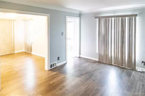 Dearborn, MI 48128 1395,2236 Hubbell Street