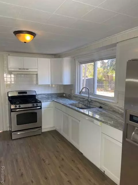 Troy, MI 48083 1715,138 Chopin Street