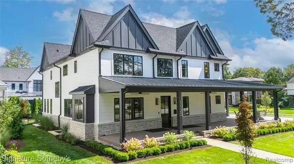 Birmingham, MI 48009 1016,1120 Lyonhurst Street