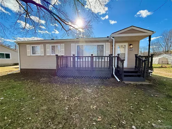 Belleville, MI 48111 8904,45949 Bontekos Avenue