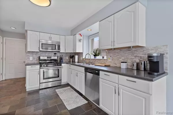 Chesterfield, MI 48051 3906,30152 Crescent Drive