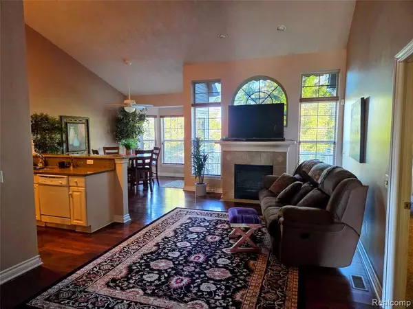 23836 Juniper Juniper Drive, Flat Rock, MI 48134 2304