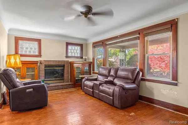 Dearborn, MI 48124 2701,22187 Beech Street