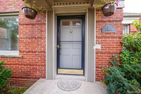 23221 Lawrence Avenue, Dearborn, MI 48128 1229