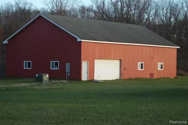 Howell, MI 48855 8305,3721 Chase Lake Road