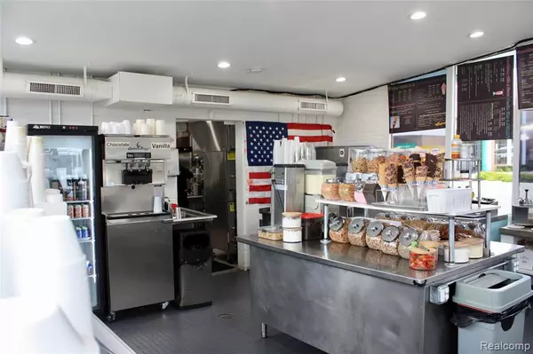 Belleville, MI 48111 2735,67 Main Street