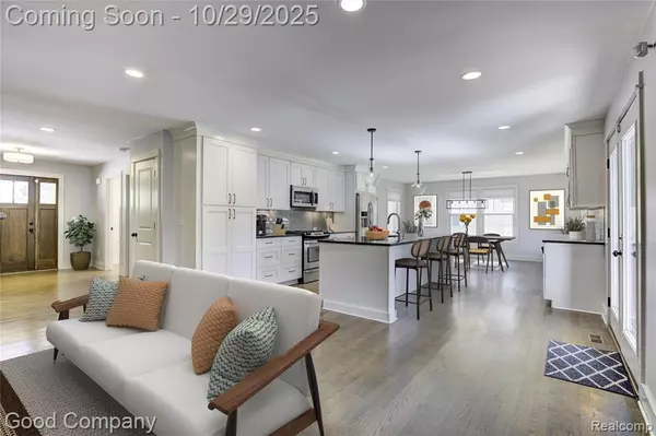 Royal Oak, MI 48073 3014,2823 Elmhurst Avenue