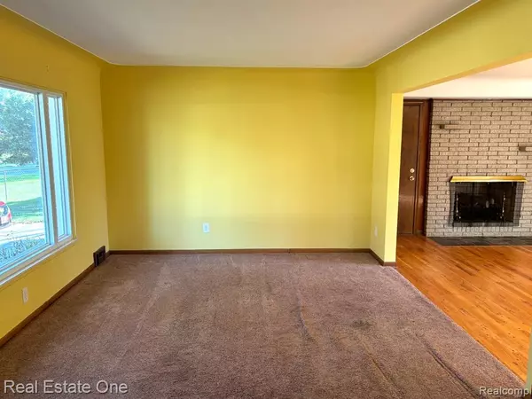 Waterford, MI 48329 4528,2927 Huntington Park Drive