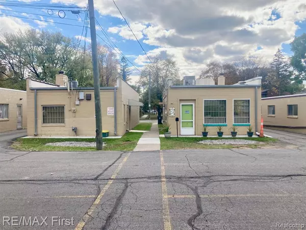 Royal Oak, MI 48067 1125,1114 Catalpa Drive