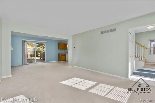 Royal Oak, MI 48067 1381,423 Dewey Street