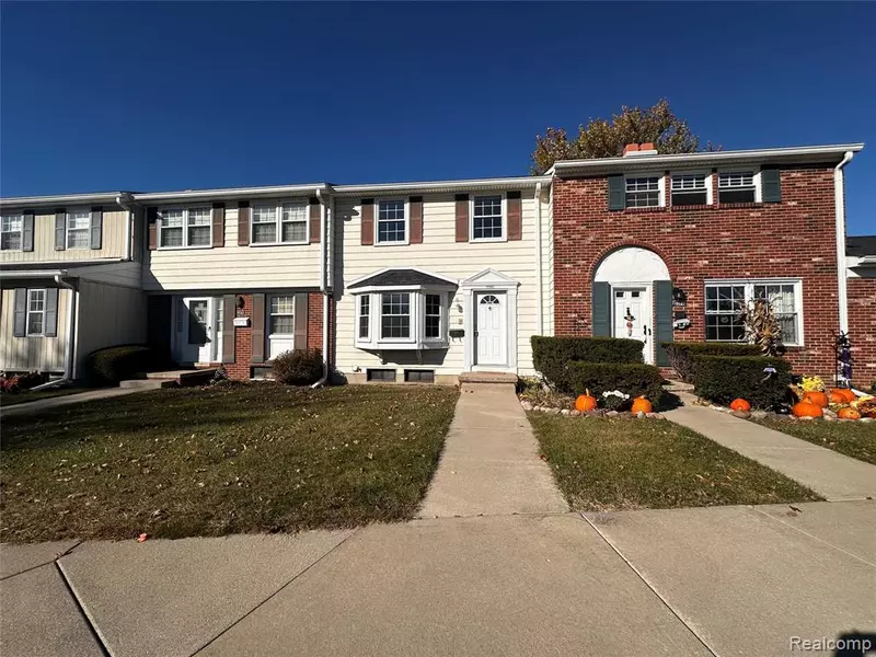 19585 Mariner Court, Northville, MI 48167 2507