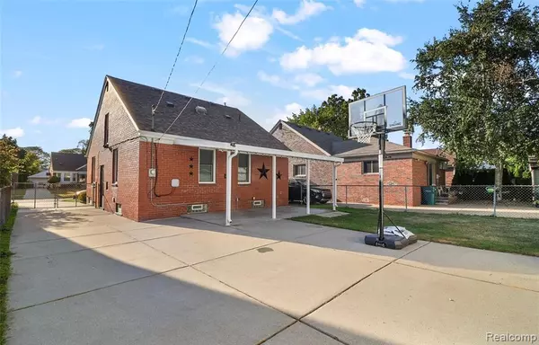 Dearborn, MI 48128 1138,1746 Kingsbury Avenue