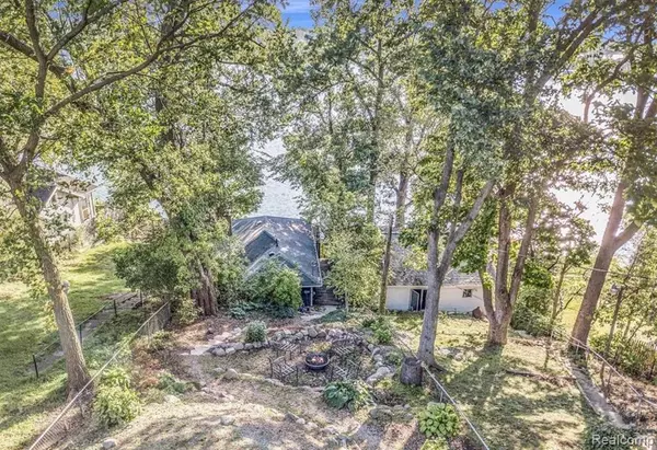 Brighton, MI 48116 9549,6048 Briggs Lake Drive