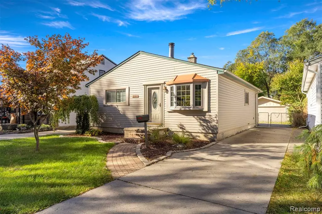 Dearborn Heights, MI 48125 3236,3918 Kingston Street