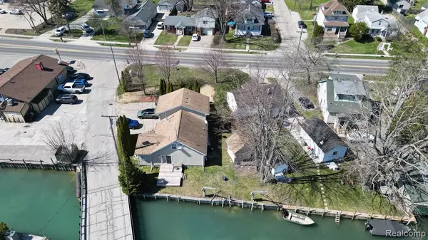 Algonac, MI 48001 1161,226 ROSELAWN Street