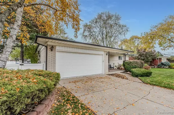 Warren, MI 48093 3087,30316 Barbary Court