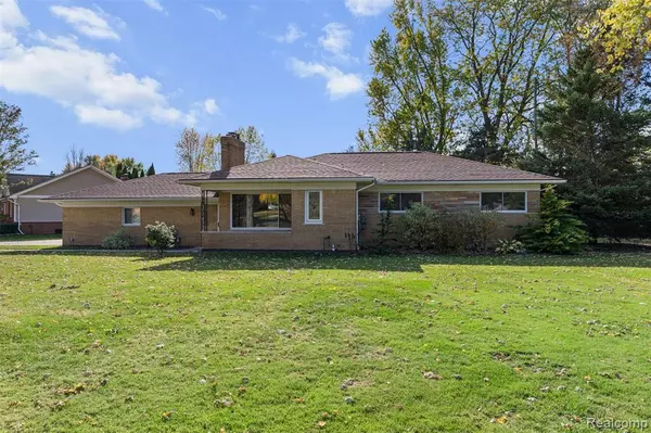 Shelby Twp, MI 48316 2737,53495 Hillside Drive