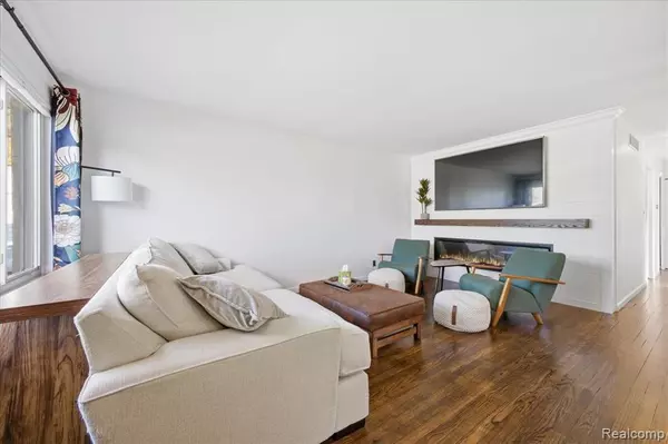 Royal Oak, MI 48073 2287,3604 Greenway Avenue