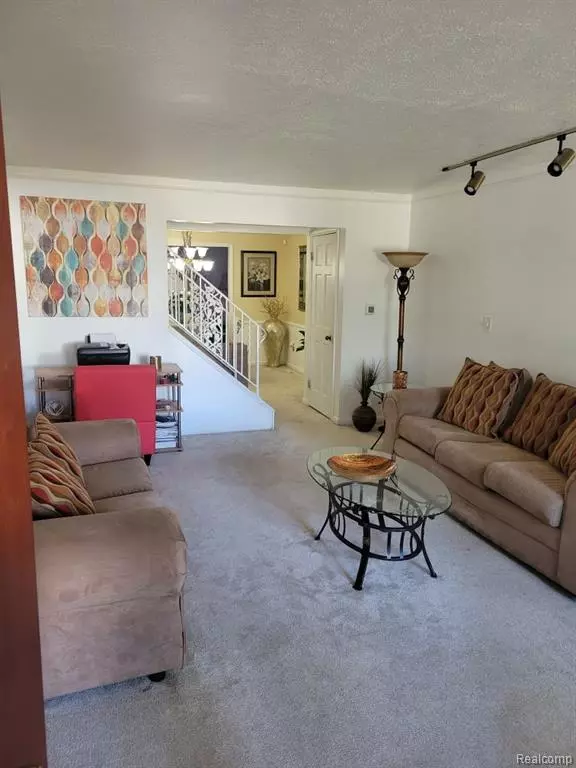 Flint, MI 48507 6037,2107 Stoney Brook Court