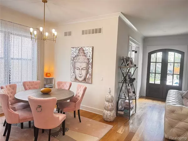 Birmingham, MI 48009 7193,1211 E Lincoln Street