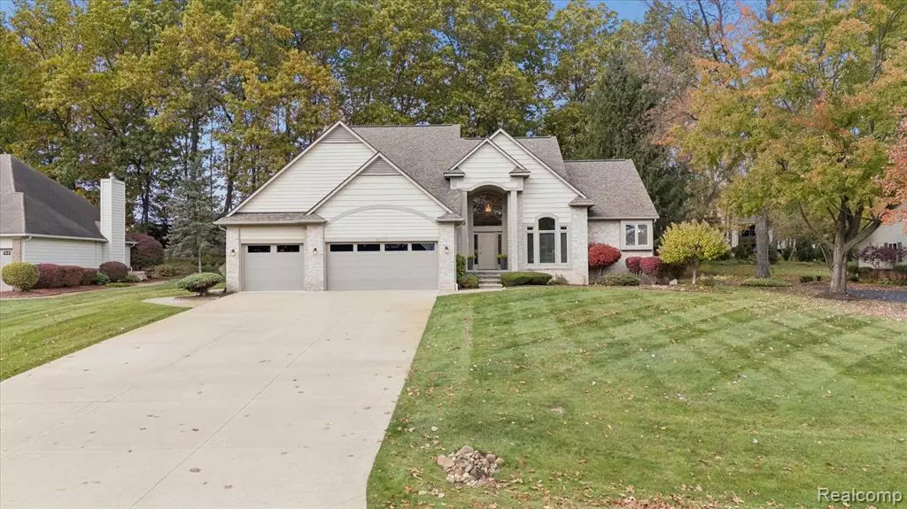 4435 Driftwood Drive, Commerce Twp, MI 48382 1323