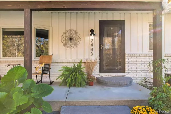 Fenton, MI 48430 1061,2483 Malibu Court