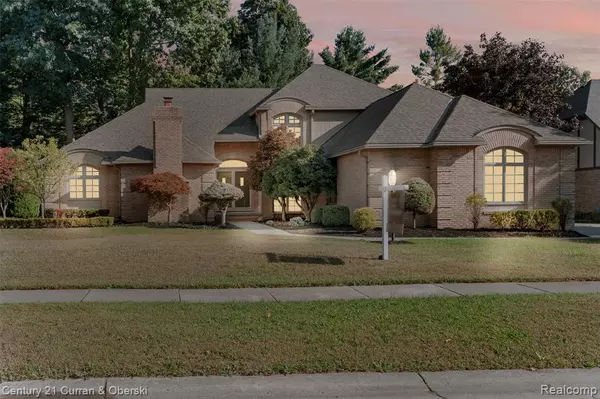 Shelby Twp, MI 48317 1823,9039 Oakridge Trail Trail