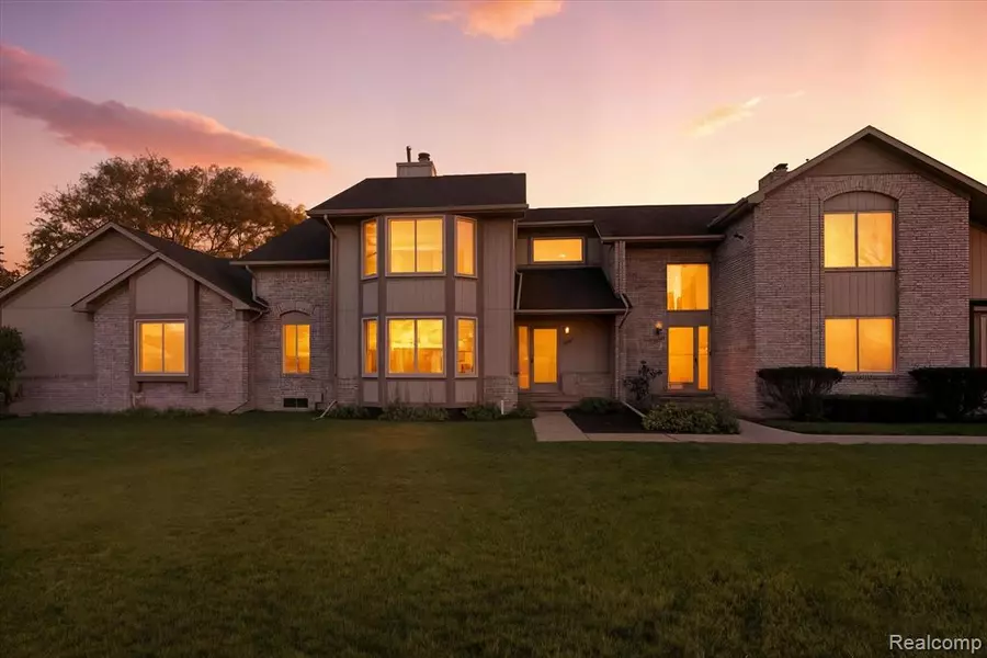 20387 Villa Grande Circle, Clinton Township, MI 48038 5316