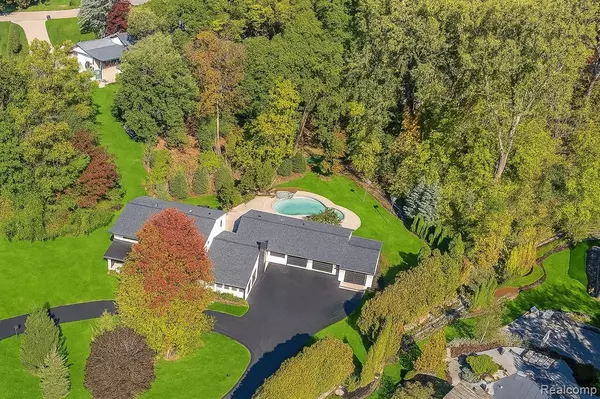 Bloomfield Hills, MI 48302 2327,4535 Grindley Court